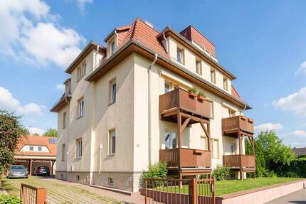 +++ Modernisierte 2-Zimmer-Wohnung mit Balkonblick über den Plauenschen Grund und Stellplatz +++ - Dresden Naußlitz
