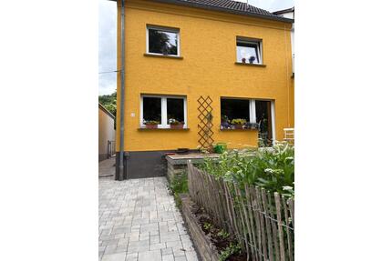 Gemütliches gelbes Haus „Casa Limone“ nahe Nürburgring Ahrtal - Hönningen