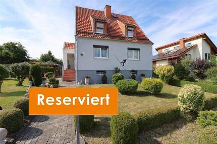 Wohlfühlen pur: Einfamilienhaus mit Traumgarten und zwei Carports - Hessisch Lichtenau