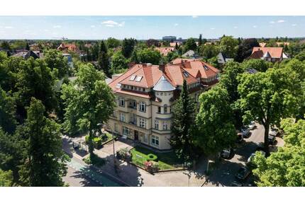 Exklusive Dachgeschoss-Maisonettewohnung in Dahlemer Villenlage mit Südwest-Terrasse und Aufzug - Berlin