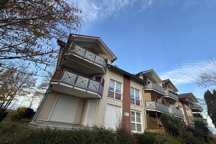 Hochwertig renovierte 3 Raum Wohnung mit Terrasse - Erxleben