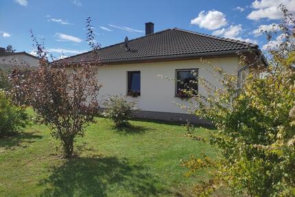 Bungalow in Süderholz mit Wärmepumpe, Kaminofen und Doppelcarport