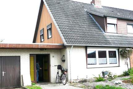 25355 Barmstedt Doppelhaushälfte FREI ab Juni 2026 , ruhige Lage mit großzügiger hinterer begrünter Gartenfläche !