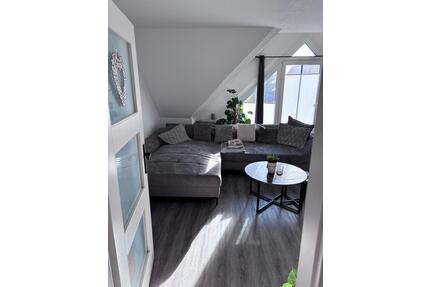 Moderne 3- Zimmer-Wohnung über 2 Etagen mit Balkon- Zentrale Lage - Esens