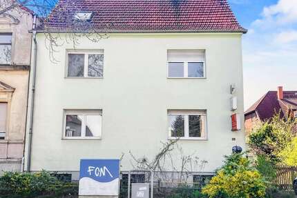 Haus zum Kaufen in Genthin 90.000,00 € 180 m²