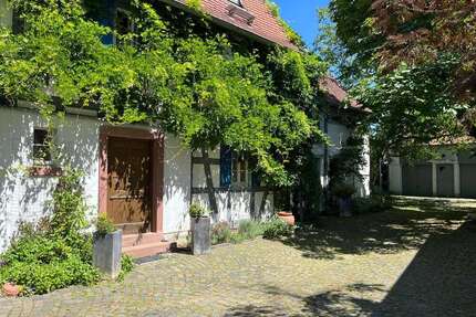 Haus zum Kaufen in Flörsheim am Main 949.000,00 € 323 m²