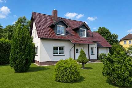 Haus zum Kaufen in Neupetershain 272.000,00 € 109.68 m²