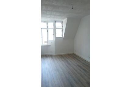 4 Raum Dachwohnung Altbau in Altenburg zentrumsnah Kamin möglich