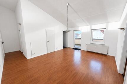 Schöne helle 2- Zimmerwohnung mit Balkon, EBK und Parkplatz - Parchim