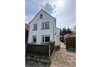 Einfamilienhaus - 180.000,00&nbsp;EUR Kaufpreis, ca.&nbsp; 120,00&nbsp;m&sup2; in Hohenmölsen (PLZ: 06679)