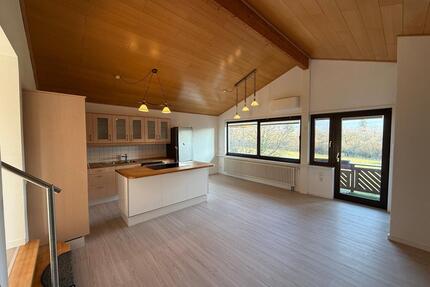 Stilvolle Dachgeschoßwohnung mit Panoramablick in St. Ilgen - Leimen