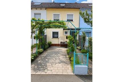 FAMILIENTRAUM MIT GARTEN, GARAGE & STELLPLATZ - Reutlingen