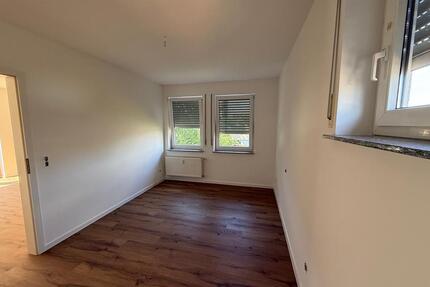 Helle renovierte 2-Zimmer Wohnung mit Balkon in Kelsterbach