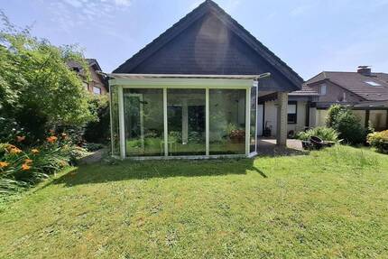 Freistehendes Ein-Zweifamilienhaus mit Garten, Sauna und Kellerbar in ruhiger Sackgasse in Moers-Kapellen