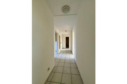 Dachgeschosswohnung zu vermieten in Duisburg - Meiderich i