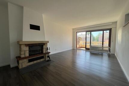 frisch renovierte 4-Zimmer-Wohnung inkl. Küche | Balkon | Kamin | fußläufig zu Bahnhof und Badesee - Bad Schönborn