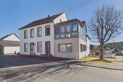 Haus zum Kaufen in Berndorf 375.000,00 € 250.41 m²