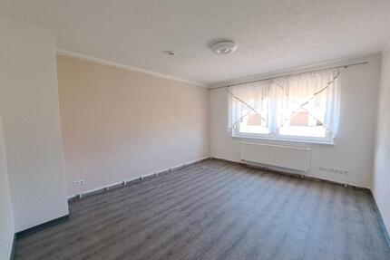 Helle 3-Raum-Wohnung mit Tageslichtbad, offener Küche und Garage zur Anmietung! - Frauenstein