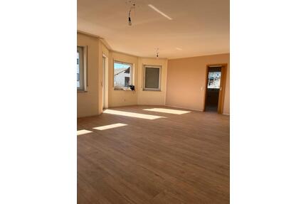 4-Zimmer-Wohnung mit Fußbodeheizung, 2 Balkonen - Willroth