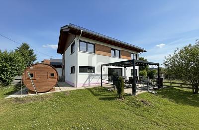 EXKLUSIVES EIGENHEIM MIT PFERDEANLAGE - Kammlach
