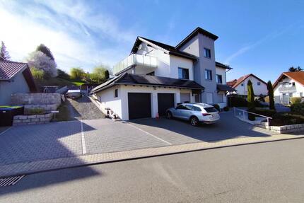 Gepflegtes 6,5-Zimmer Haus mit Garage und Einliegerbereich - Billigheim