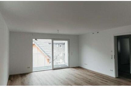 2-Zimmer-Dachgeschosswohnung mit Balkon und Einbauküche - Overath