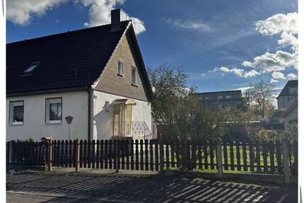 Kleine Doppelhaushälfte mit Erweiterungspotenzial auf großzügigem Grundstück mit Garten und Nebengelass. - Halle (Saale) Büschdorf