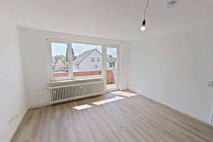 *FRISCH RENOVIERT* Moderne 2-Zimmer-Wohnung mit Balkon und EBK in Westercelle