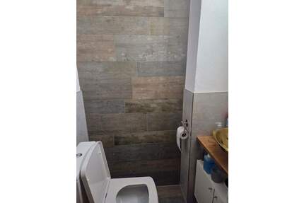 Stilvolle 4,5-Zimmer-EG-Wohnung mit gehobener Innenausstattung mit Balkon und EBK in Backnang