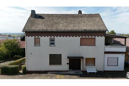 Haus mit großem Grundstück und 2 Scheunen - Schönborn