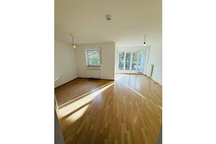 Helle 1-Zimmer-Wohnung (38 m²) mit großem Balkon & TG-Stellplatz - Bad Abbach