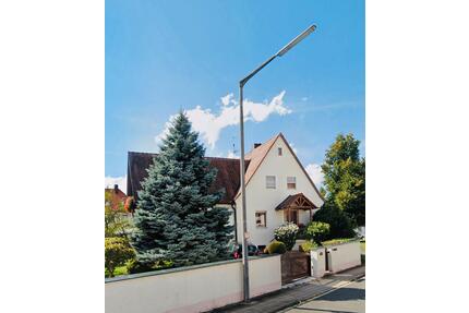 Doppelhaushälfte mit Einliegerwohnung & großem Garten - Oberasbach