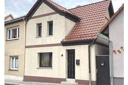 Gepflegtes Einfamilienhaus mit kleinem Garten in Artern - Artern/Unstrut
