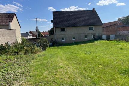 Haus mit großem Grundstück - 55.000,00&nbsp;EUR Kaufpreis, ca.&nbsp; 140,00&nbsp;m&sup2; in Greußen (PLZ: 99718)