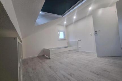 WG-Zimmer im Dachgeschoss - 580,00&nbsp;EUR Kaltmiete, ca.&nbsp; 45,00&nbsp;m&sup2; in Friedrichshafen (PLZ: 88046) Allmannsweiler