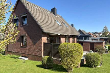 4½-Zi.-EFH mit großem Hobbyraum, Garage, Gartenhäuschen u. großzügigem Garten in Neustadt zu kaufen! - Neustadt in Holstein