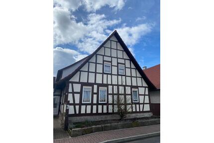 Fachwerk Mehrfamilienhaus - 185.000,00&nbsp;EUR Kaufpreis, ca.&nbsp; 220,00&nbsp;m&sup2; in Hildburghausen (PLZ: 98646)