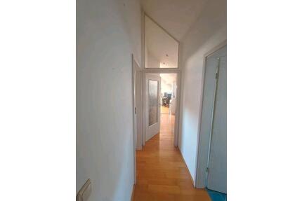 Helle Dachgeschosswohnung in IhrlersteinKelheim ab 01.08.2026
