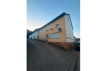 Großzügiges 1-3 Familienhaus - 145.000,00&nbsp;EUR Kaufpreis, ca.&nbsp; 392,00&nbsp;m&sup2; in Wadern (PLZ: 66687)