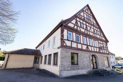 Historisches Wohn- und Geschäftshaus mit Charakter & Entwicklungspotenzial im Herzen von Michelbach - Michelbach an der Bilz