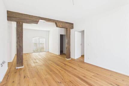 ERSTBEZUG 3-Zimmer-Wohnung nach hochwertiger Denkmalsanierung - Einbauküche und Balkon - Amberg