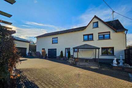 Freistehendes Einfamilienhaus mit separater Doppelgarage und großer Werkstatt bei NeustadtWied. - Eulenberg