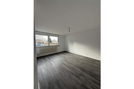 Renovierte 3 Zimmer Wohnung - 1.200,00&nbsp;EUR Kaltmiete, ca.&nbsp; 70,00&nbsp;m&sup2;&nbsp;Wohnfl&auml;che in Nürnberg (PLZ: 90473) Langwasser