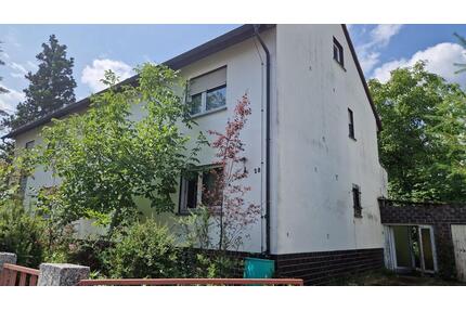 Von Privat: Sanierungsbedürftige Zweifamilien Doppelhaushälfte - Dreieich