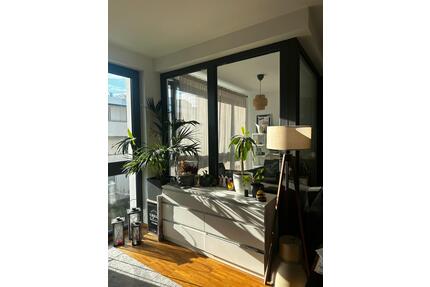 Helle 2-Zimmer-Wohnung im Neubau – Wintergarten, EBK & Tiefgarage - Dresden Neustadt