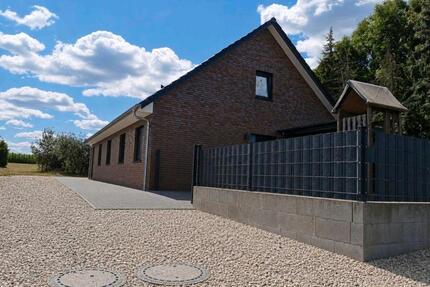 Zweifamilienhaus Baujahr 2018 - 470.000,00&nbsp;EUR Kaufpreis, ca.&nbsp; 150,00&nbsp;m&sup2; in Rötgesbüttel (PLZ: 38531)