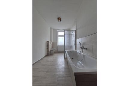Vermiete 3 EG Zimmer mit neuen Bad u. Zentralheizung + Kachelofen - Nordhausen
