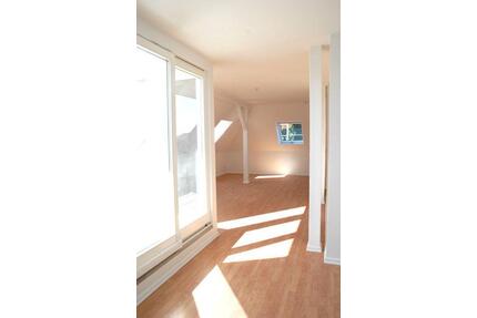 +++Wunderschöne Dachgeschosswohnung in schöner zentrumsnaher Lage mit Loggia+++ - Zwickau