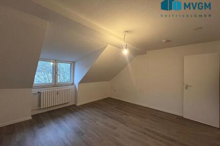 Renovierte 2 Zimmer Wohnung im Dachgeschoss - Essen Stadtbezirk III