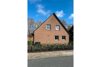 Modernisiertes Einfamilienhaus mit Neubau-Charakter & Wärmepumpe - Schwarzenbek